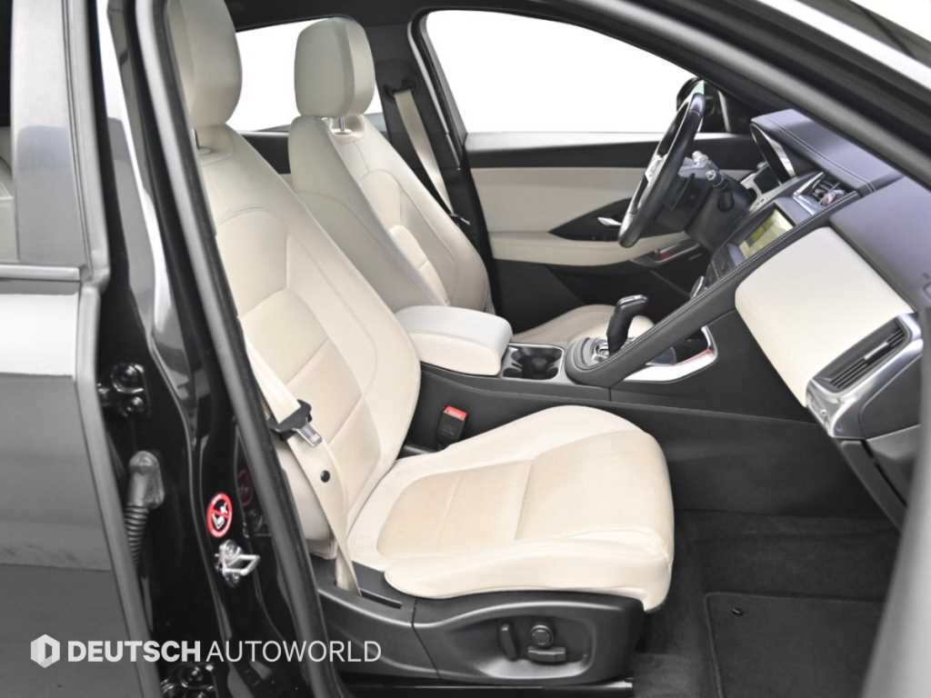 Jaguar E-PACE — photo 10