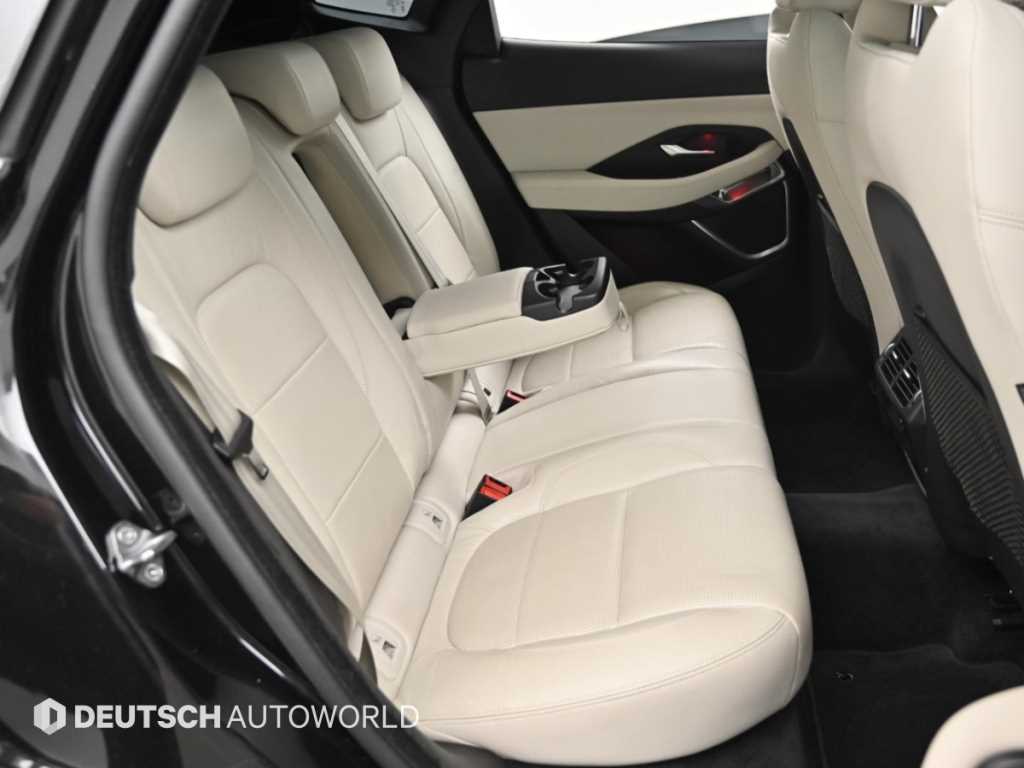 Jaguar E-PACE — photo 12