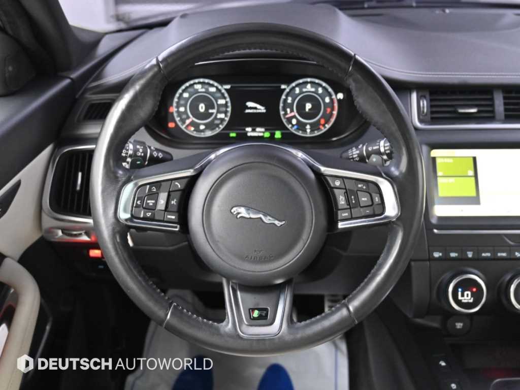 Jaguar E-PACE — photo 13