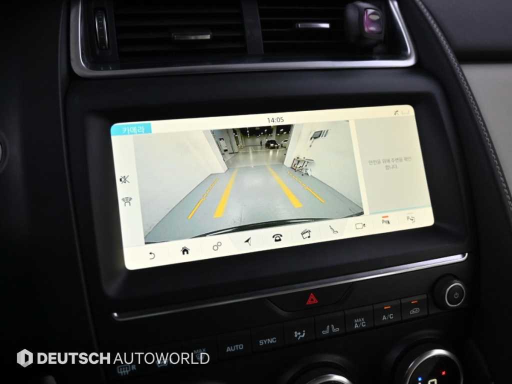 Jaguar E-PACE — photo 15