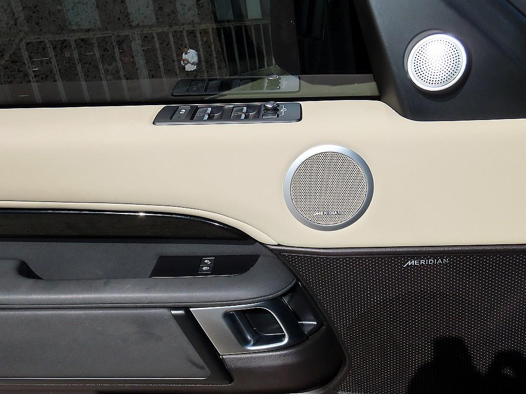 Land Rover Discovery — photo 11