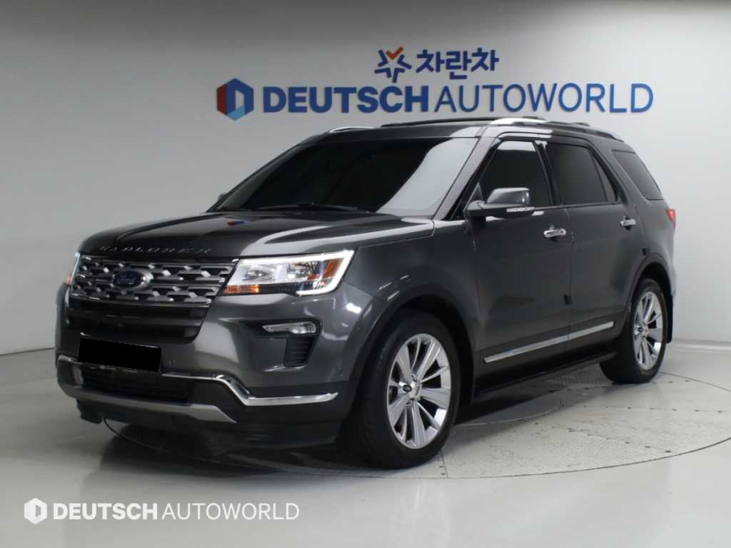 Ford Explorer — photo 01