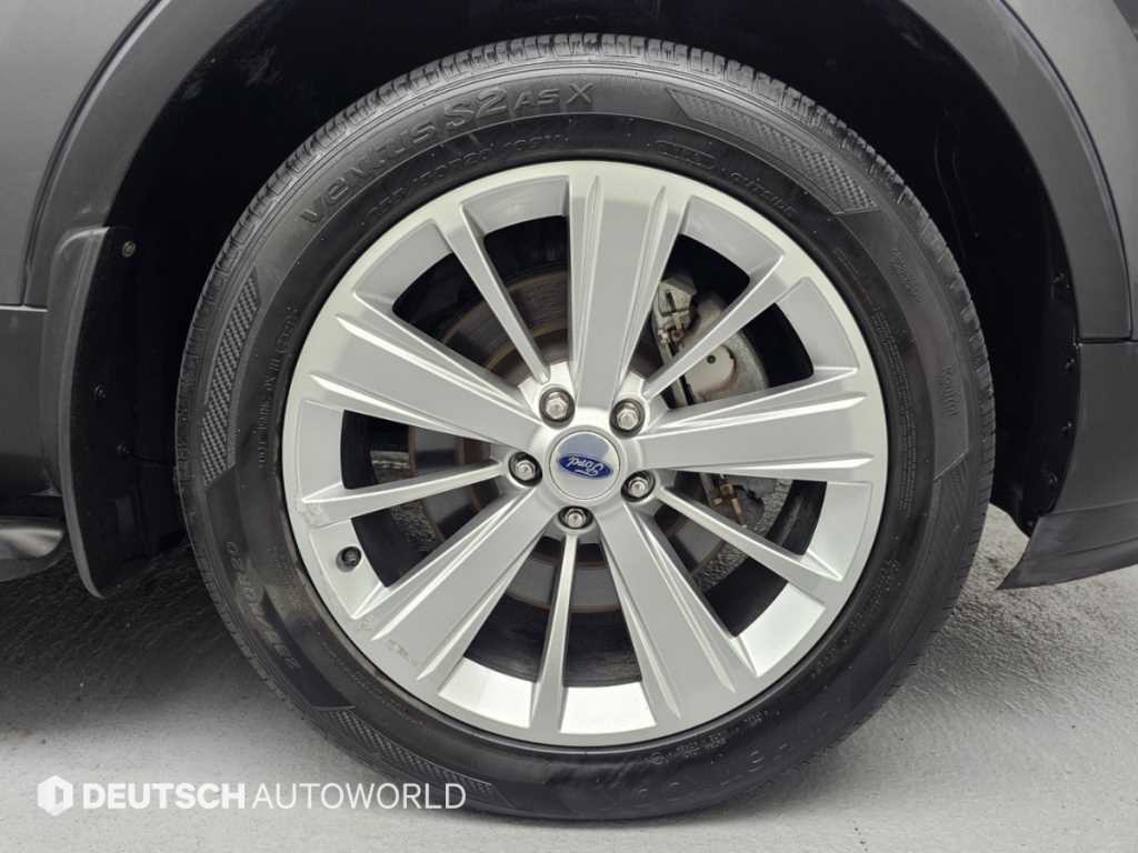 Ford Explorer — photo 05