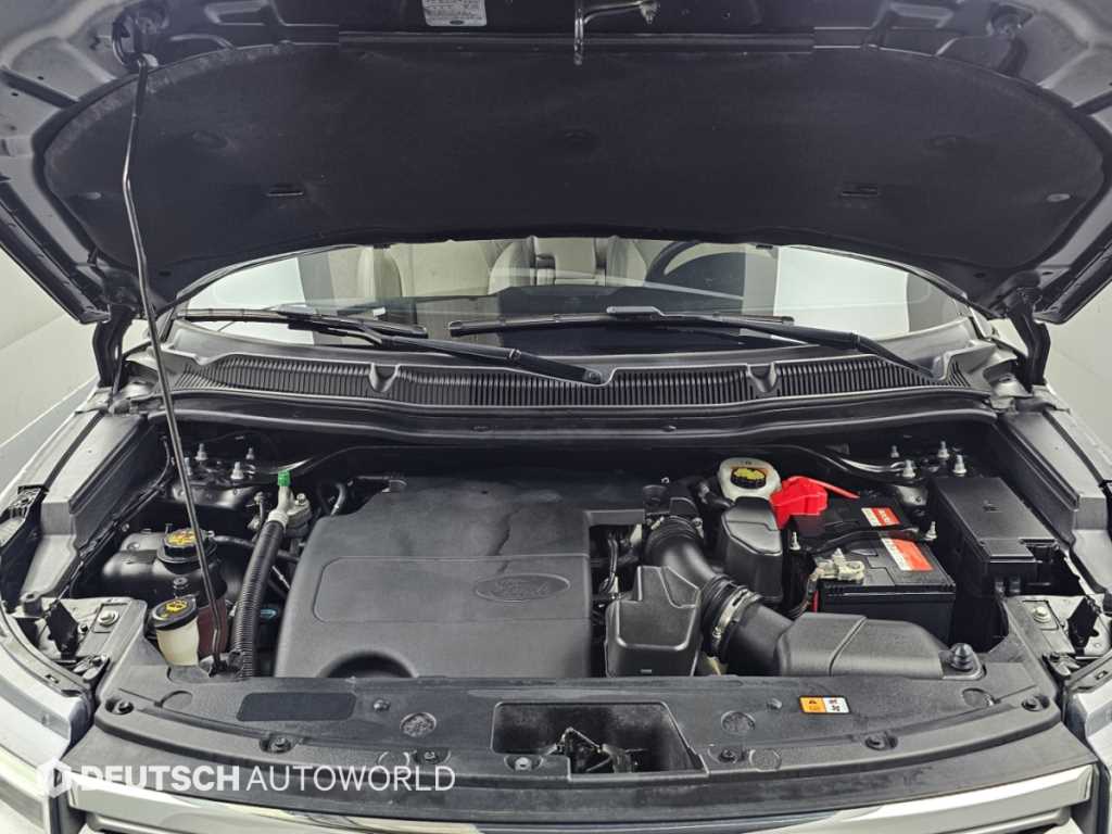 Ford Explorer — photo 06