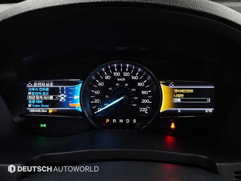 Ford Explorer — photo 08