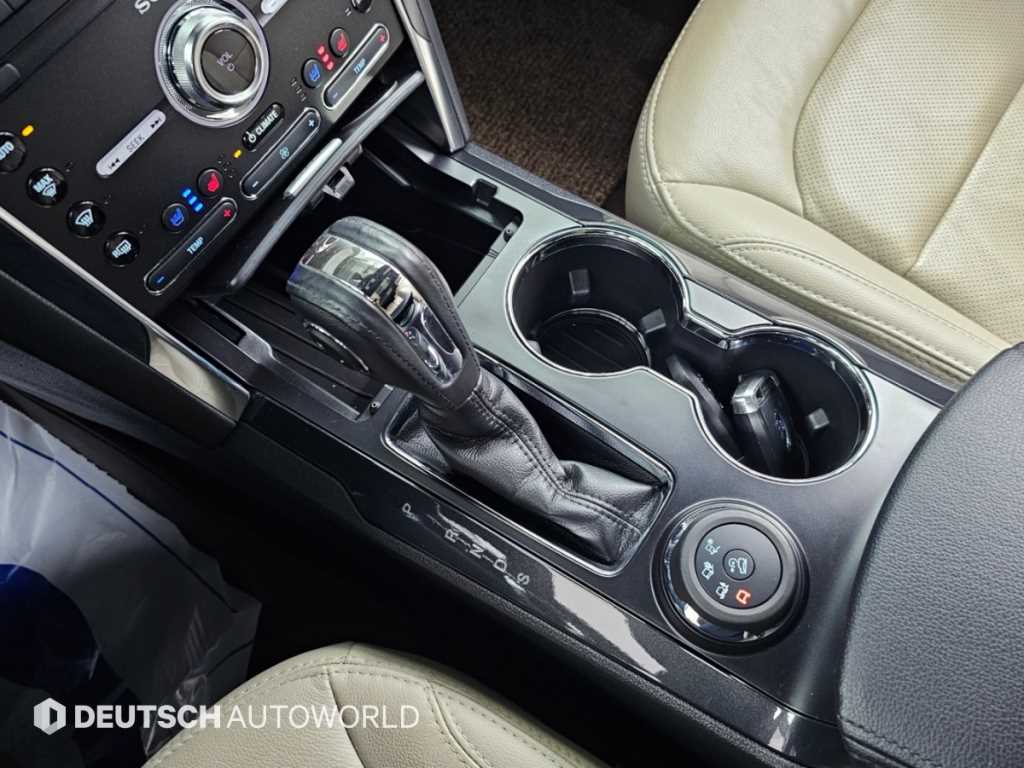 Ford Explorer — photo 09