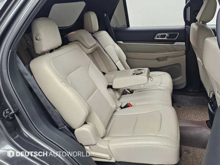 Ford Explorer — photo 12