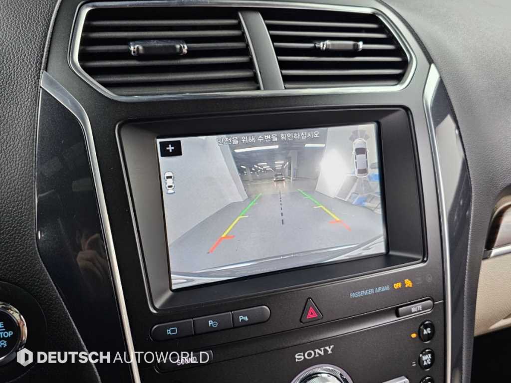 Ford Explorer — photo 15