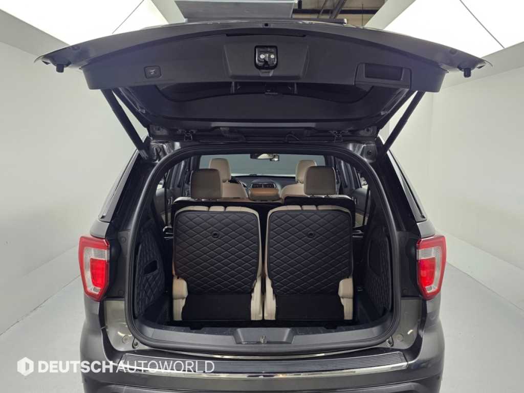 Ford Explorer — photo 19