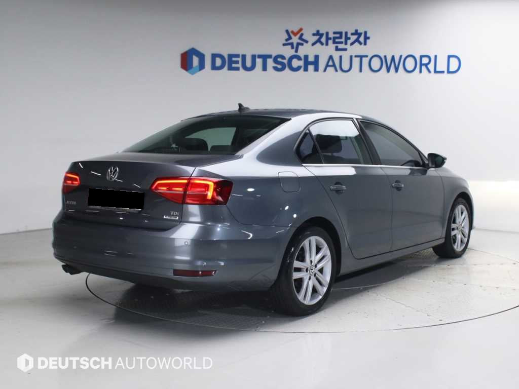 Volkswagen Jetta — photo 02