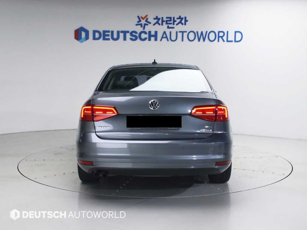 Volkswagen Jetta — photo 04