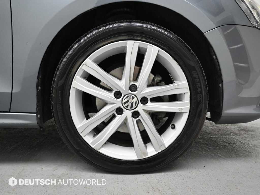 Volkswagen Jetta — photo 05