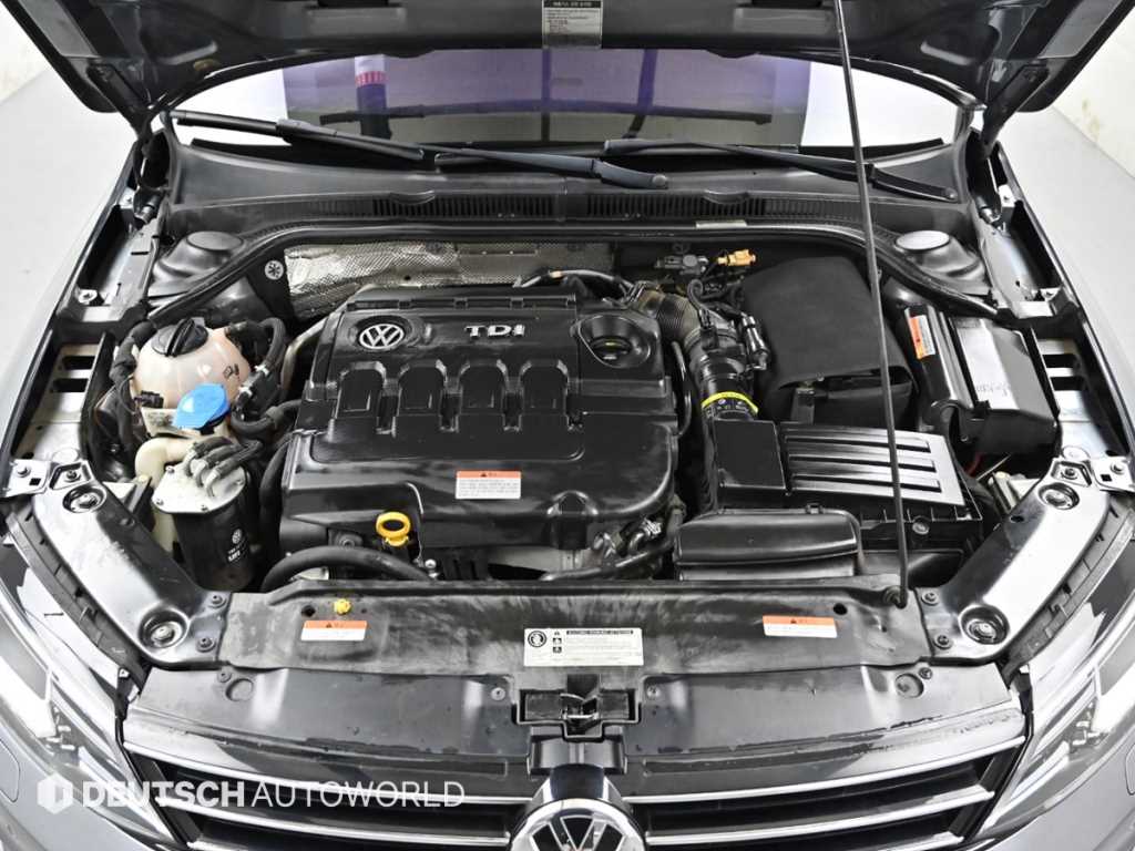 Volkswagen Jetta — photo 06