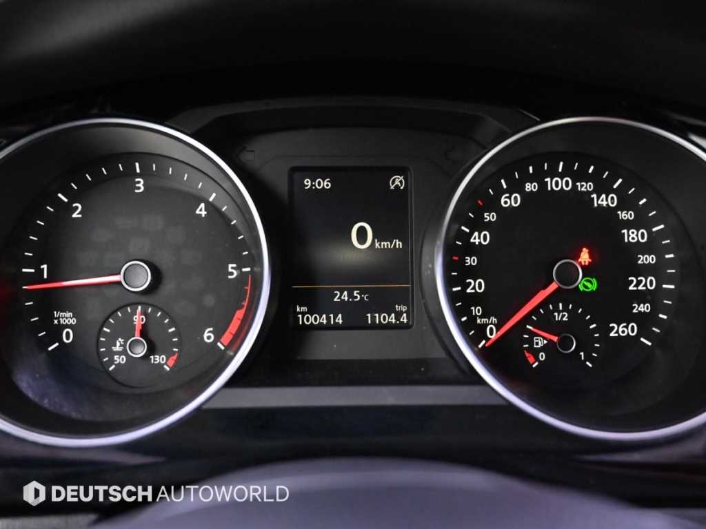 Volkswagen Jetta — photo 08