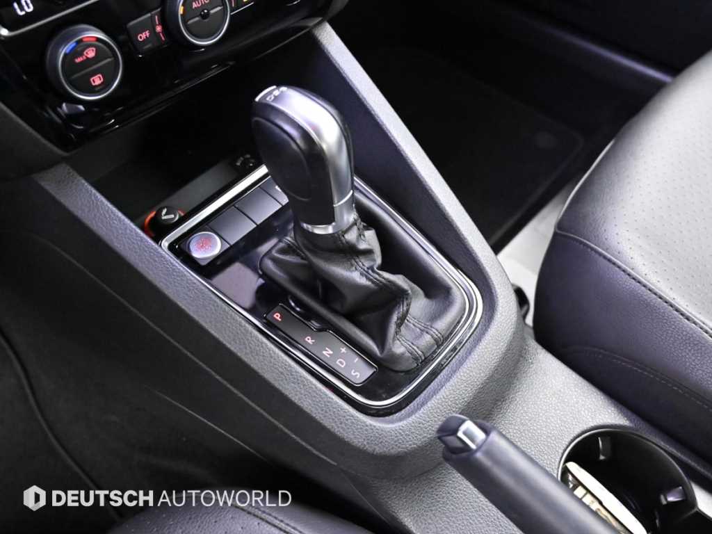 Volkswagen Jetta — photo 09