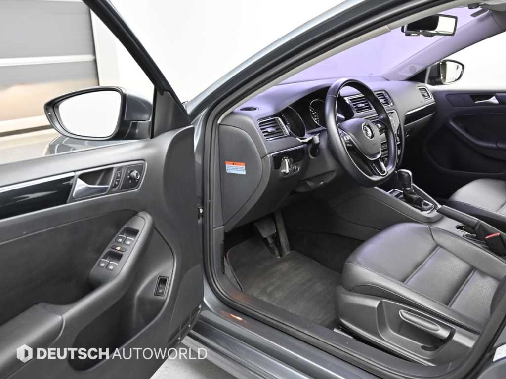 Volkswagen Jetta — photo 11