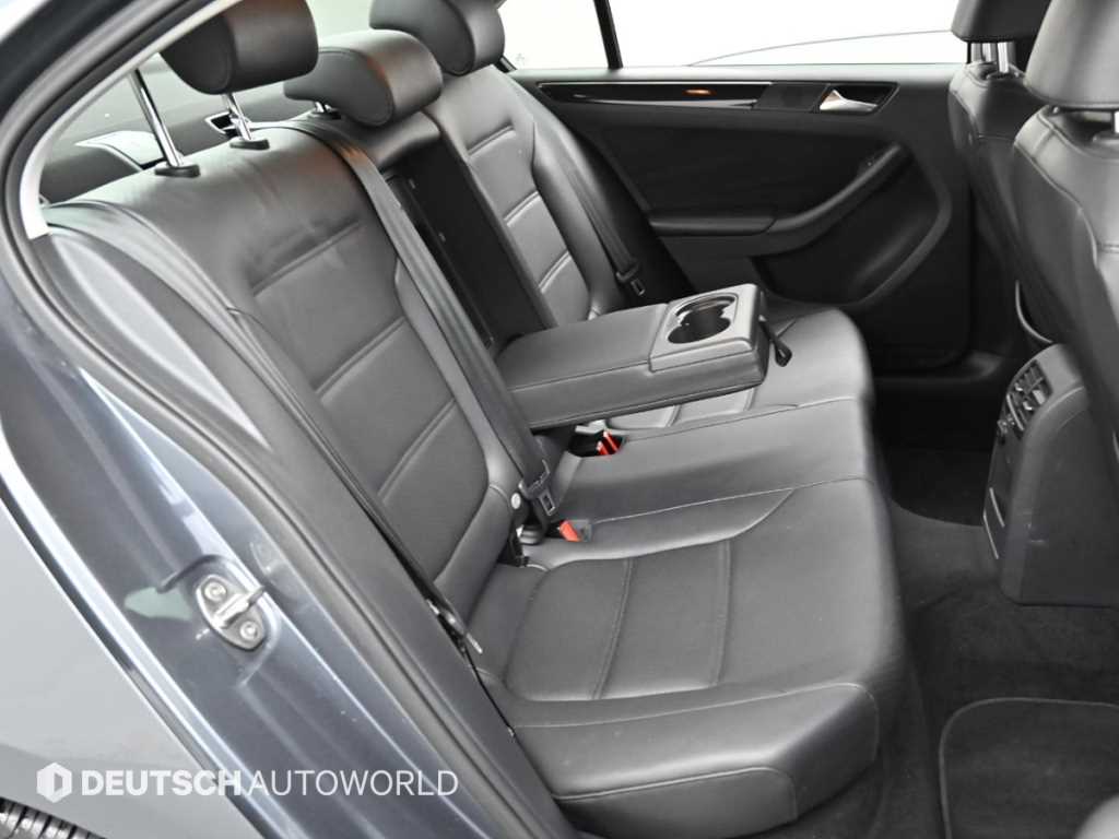 Volkswagen Jetta — photo 12