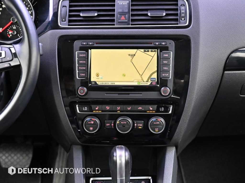 Volkswagen Jetta — photo 14