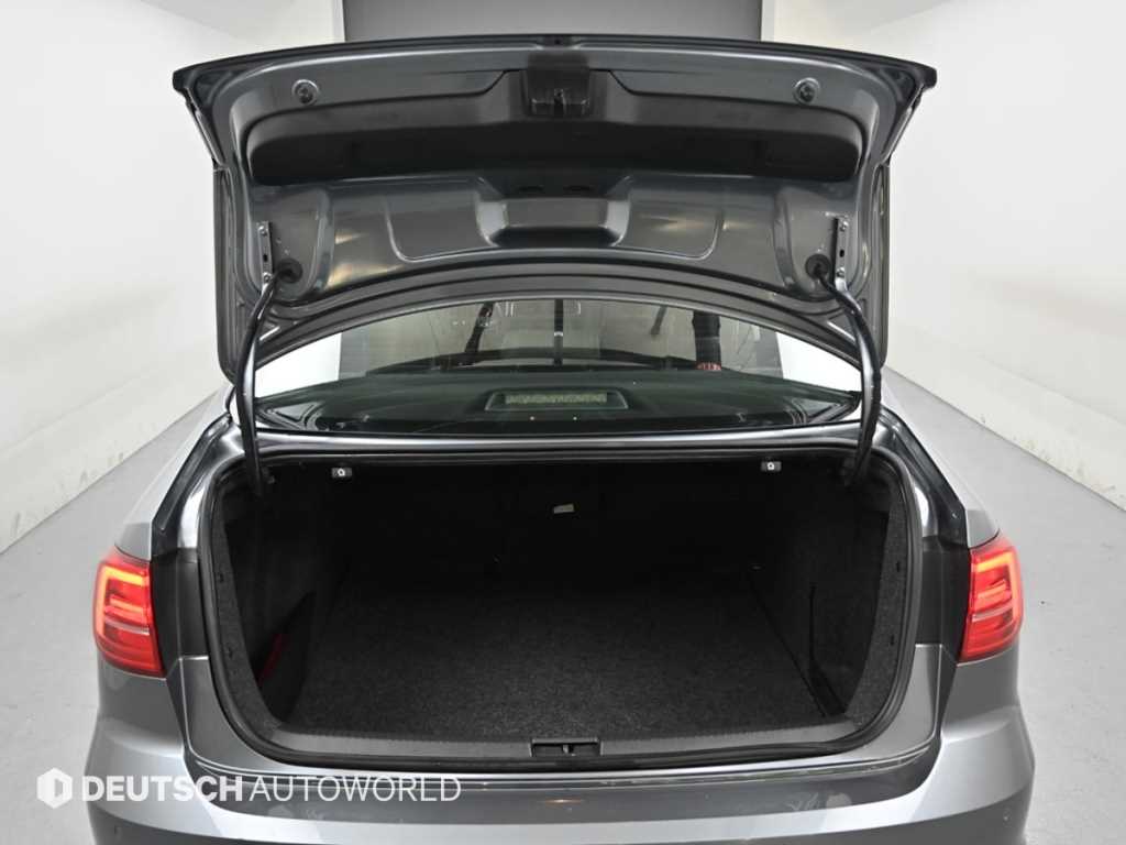 Volkswagen Jetta — photo 19