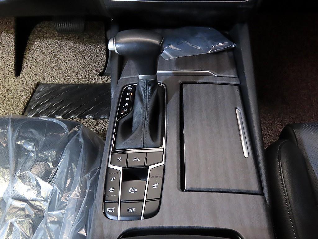 Kia K7 — photo 12
