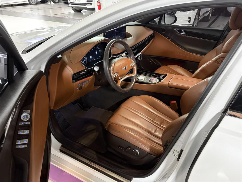 Genesis G80 — photo 01