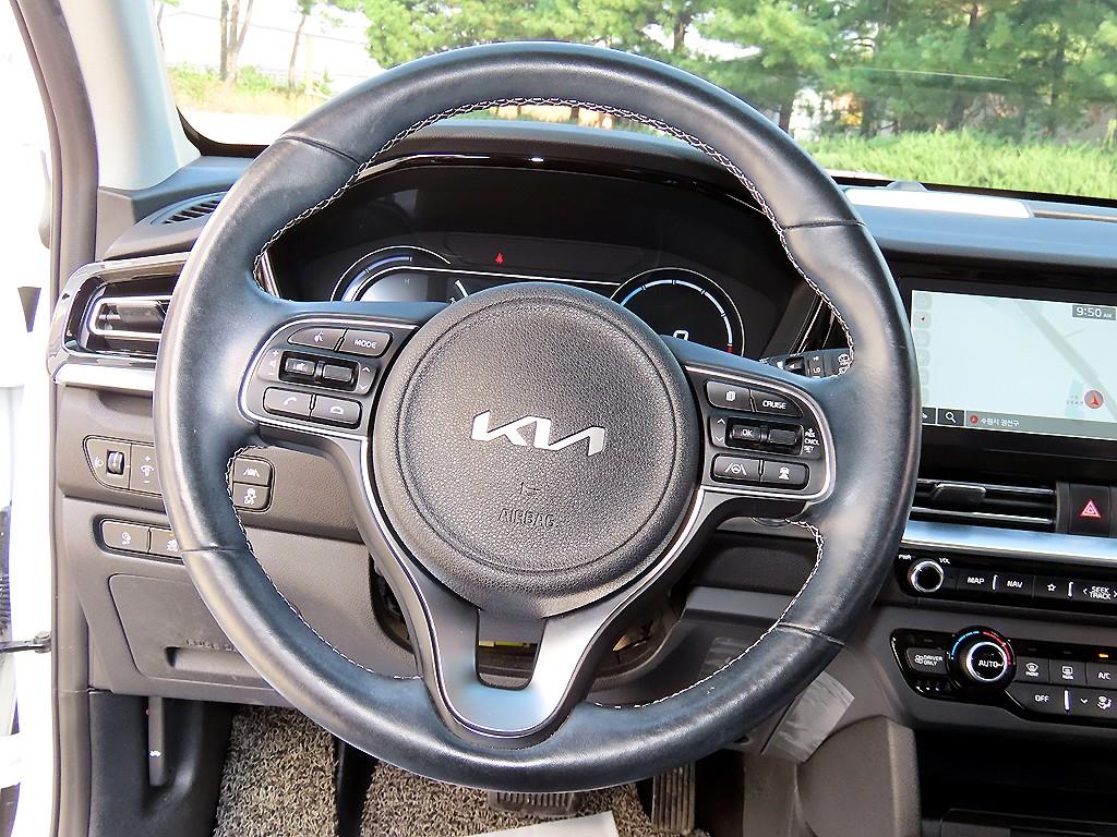 Kia Niro — photo 08