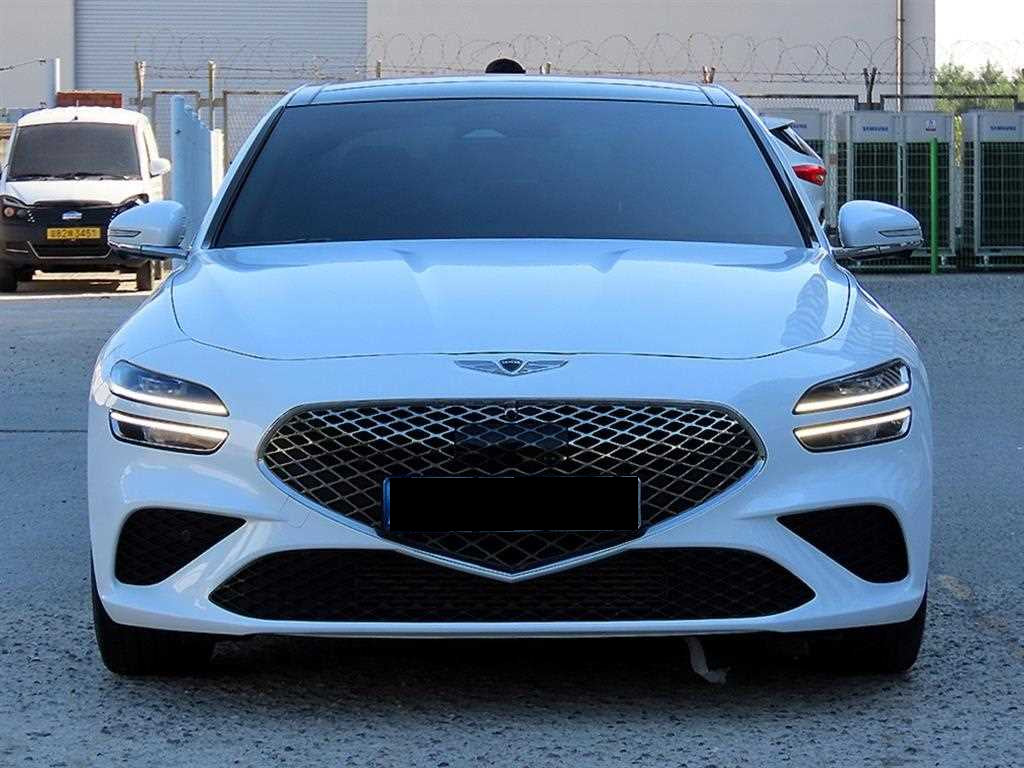 Genesis G70 — photo 01