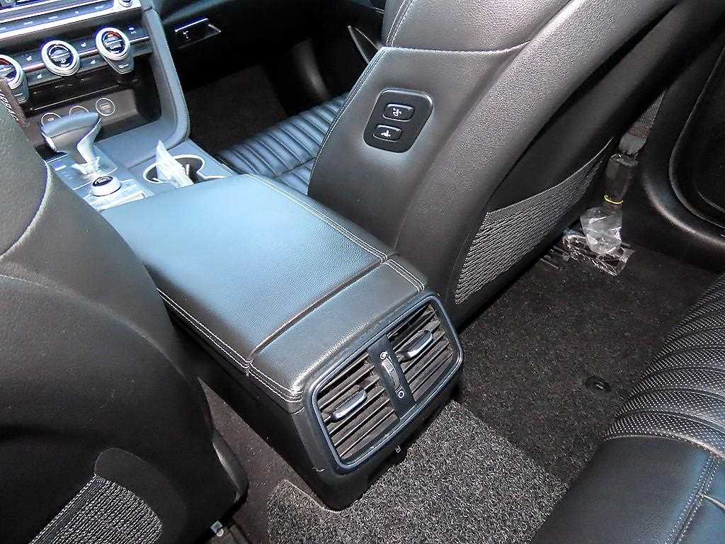 Genesis G70 — photo 16