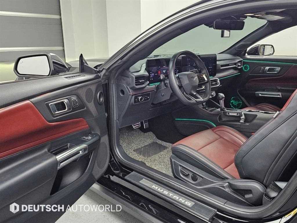 Ford Mustang — photo 11
