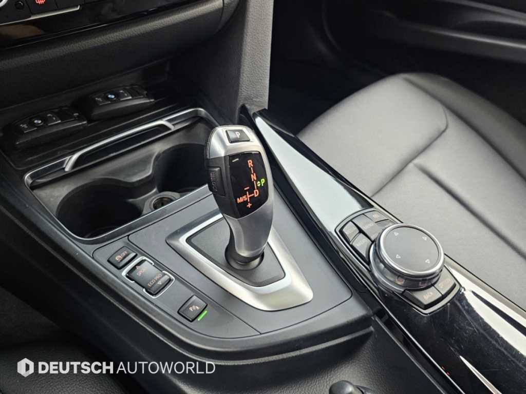 BMW 3-Series — photo 09