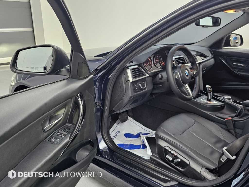 BMW 3-Series — photo 11