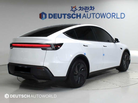 Tesla Model Y — photo 02