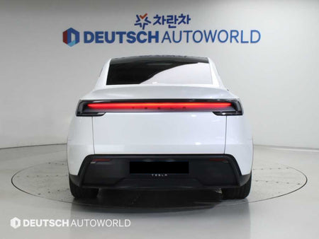 Tesla Model Y — photo 04