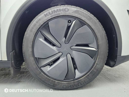 Tesla Model Y — photo 05