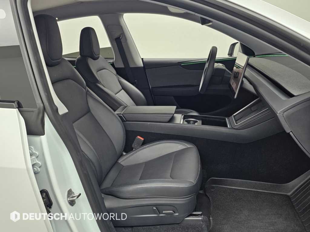 Tesla Model Y — photo 10
