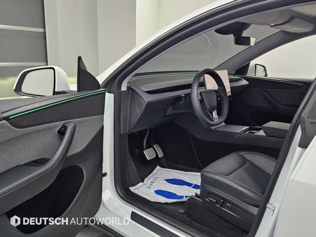 Tesla Model Y — photo 11