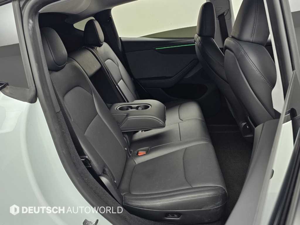 Tesla Model Y — photo 12