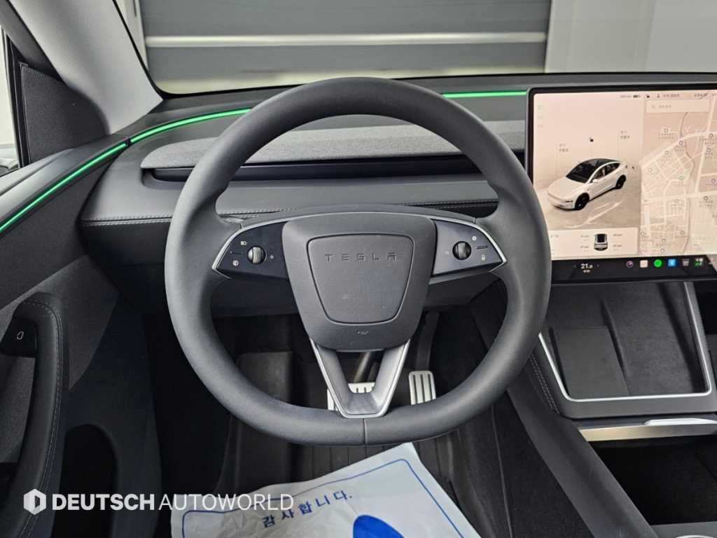 Tesla Model Y — photo 13