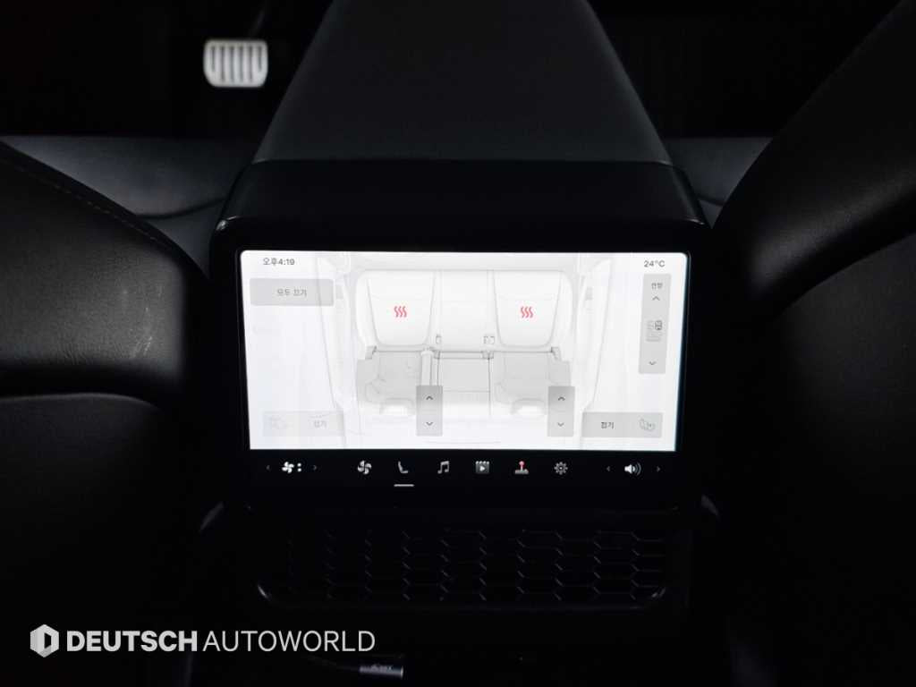 Tesla Model Y — photo 16