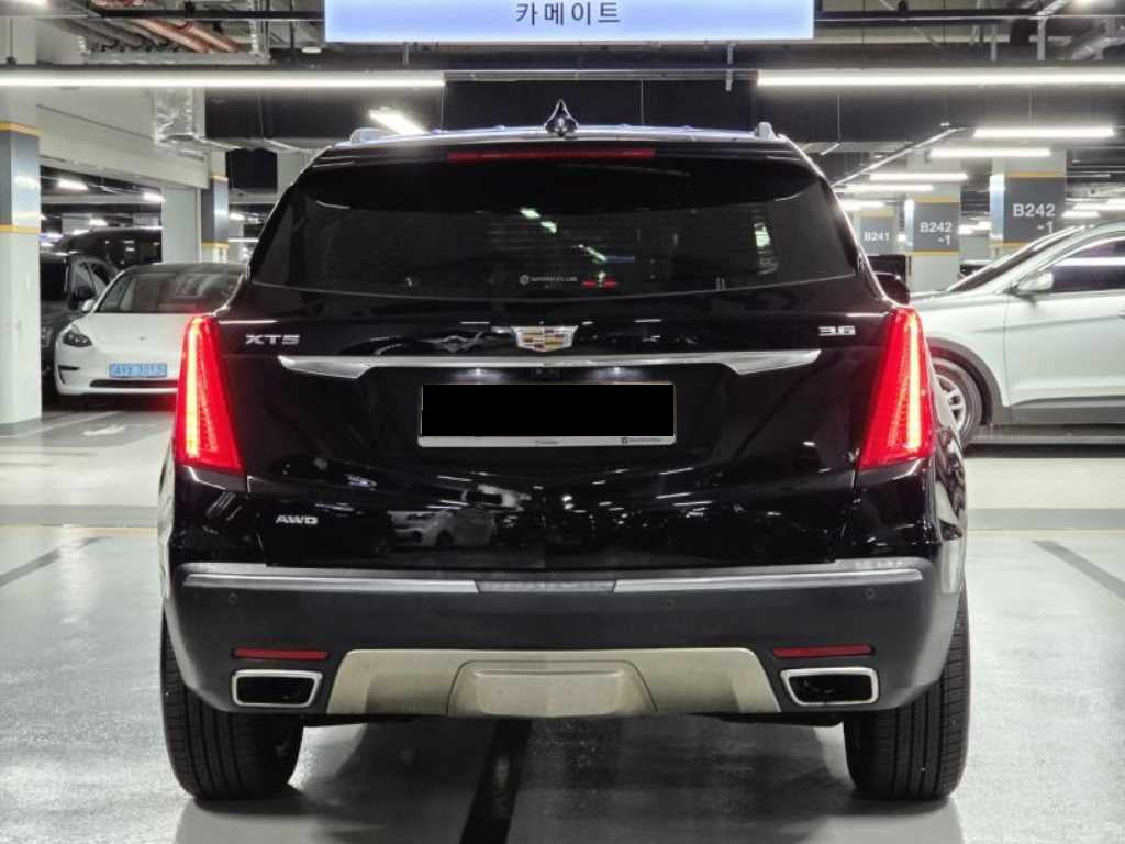 Cadillac XT5 — photo 04
