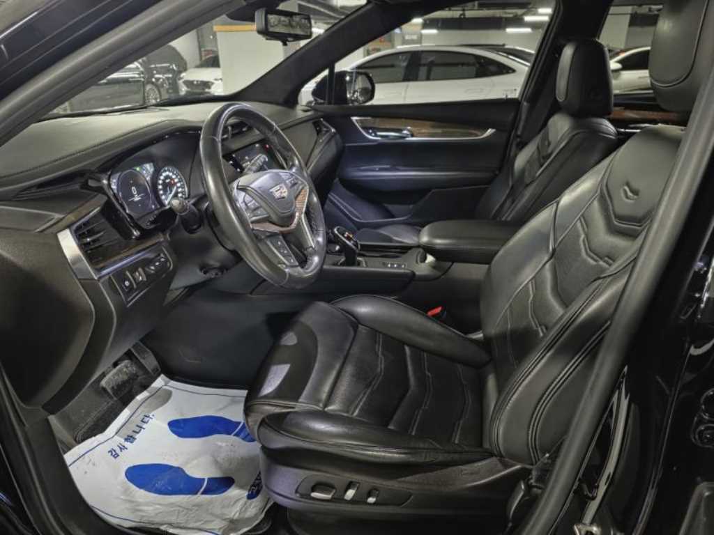 Cadillac XT5 — photo 05