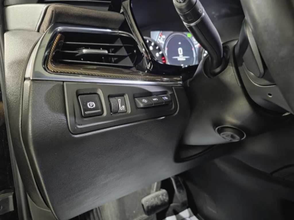 Cadillac XT5 — photo 09