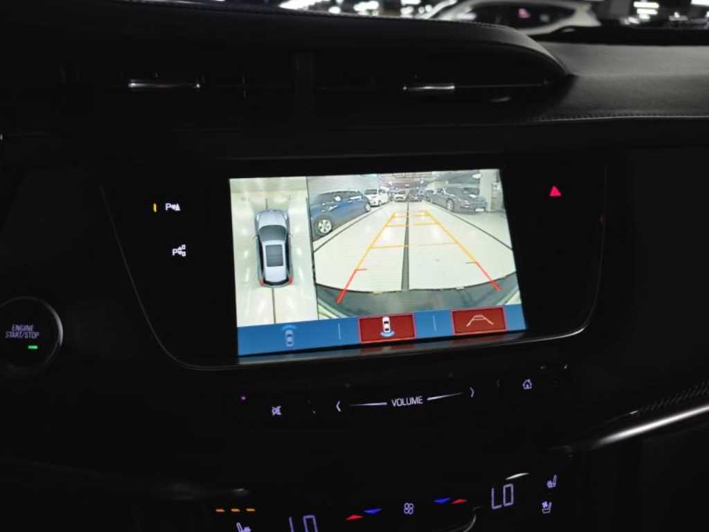 Cadillac XT5 — photo 12