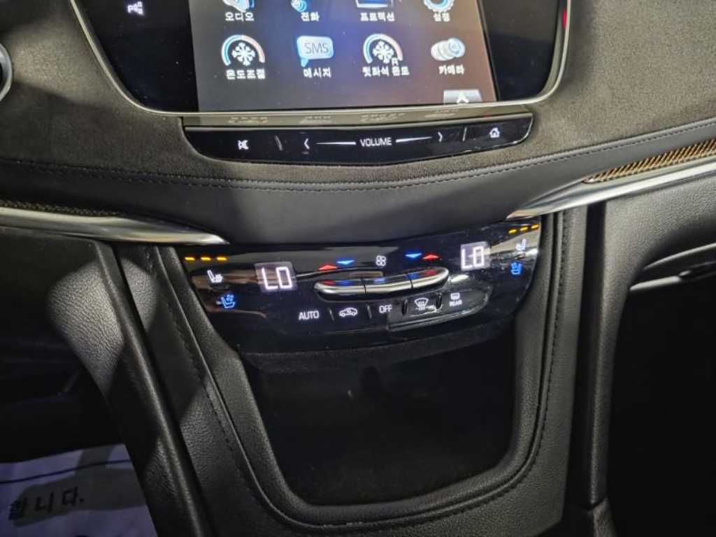 Cadillac XT5 — photo 13