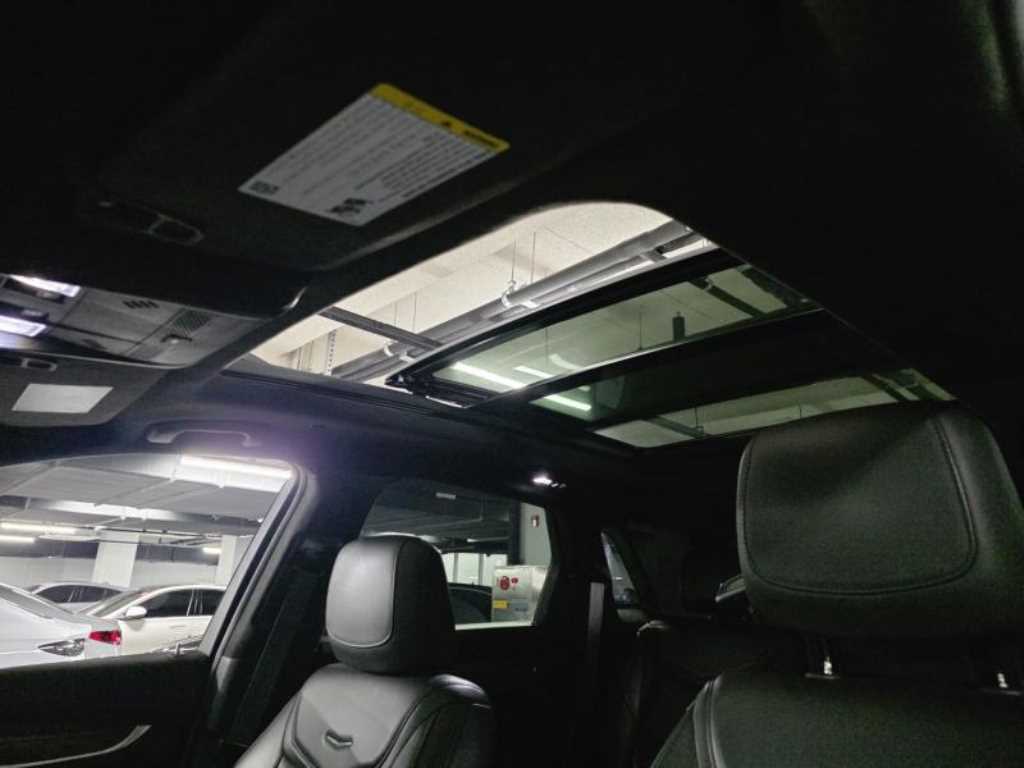 Cadillac XT5 — photo 17