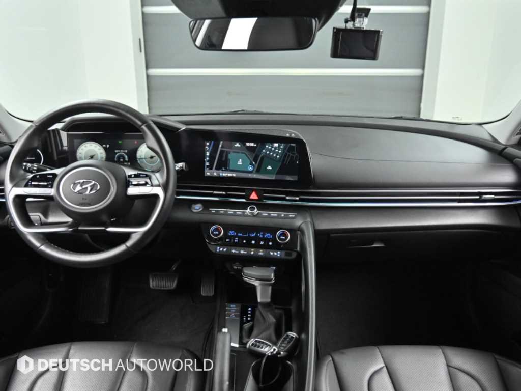 Hyundai Avante — photo 09