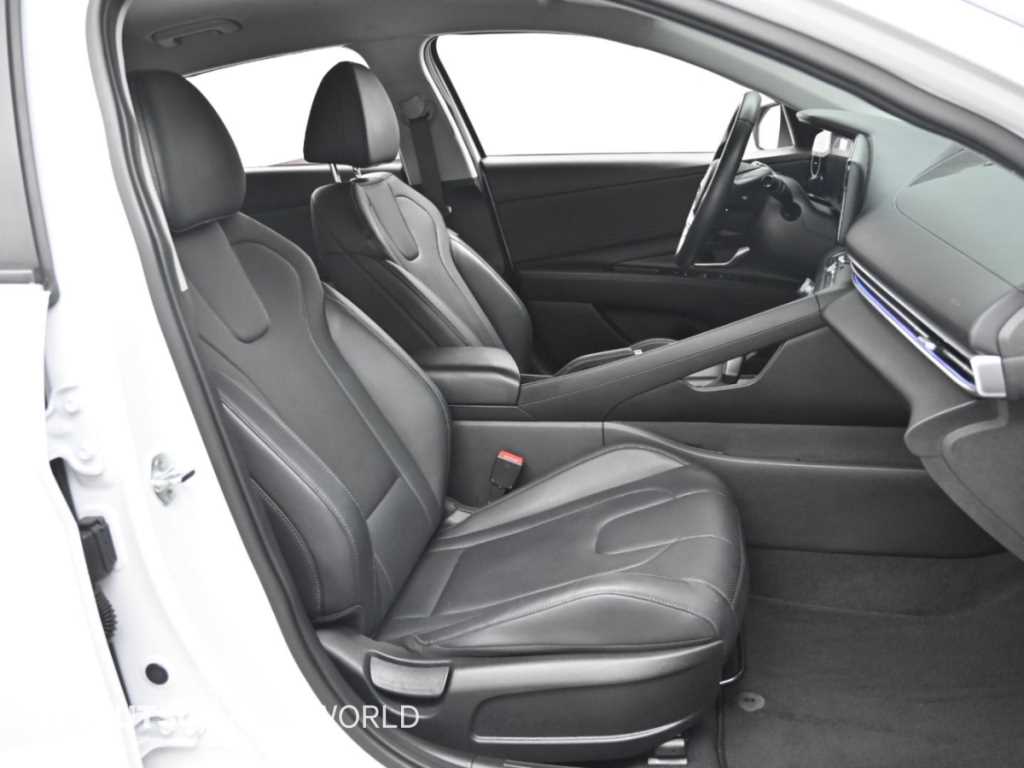 Hyundai Avante — photo 17