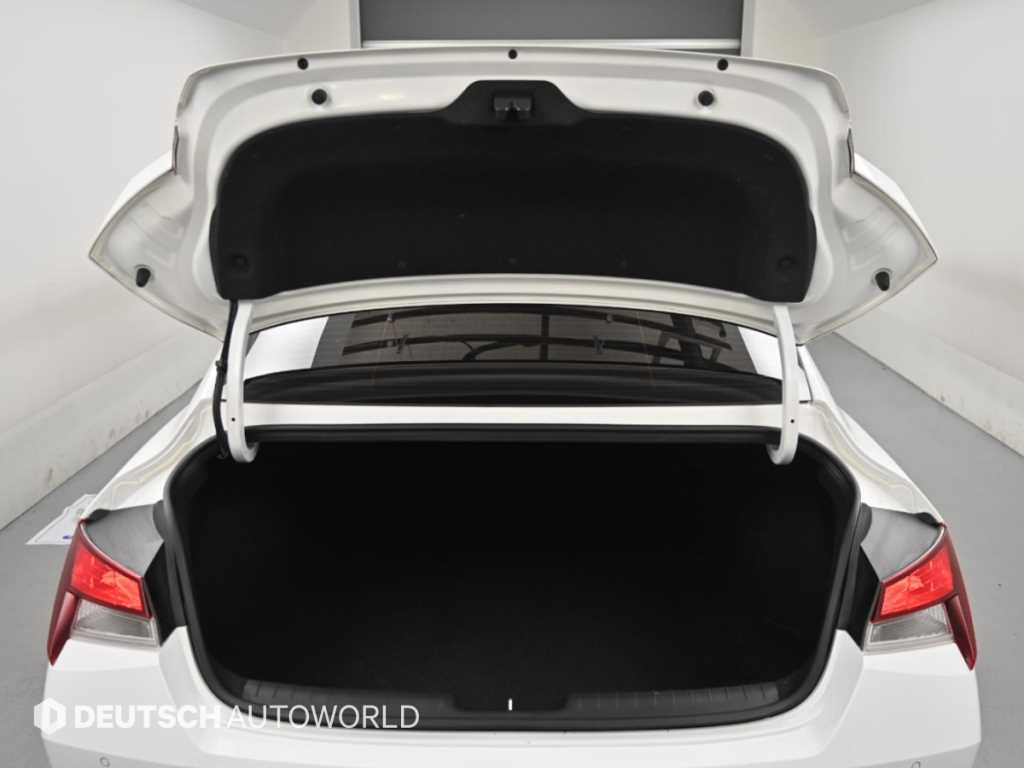 Hyundai Avante — photo 19