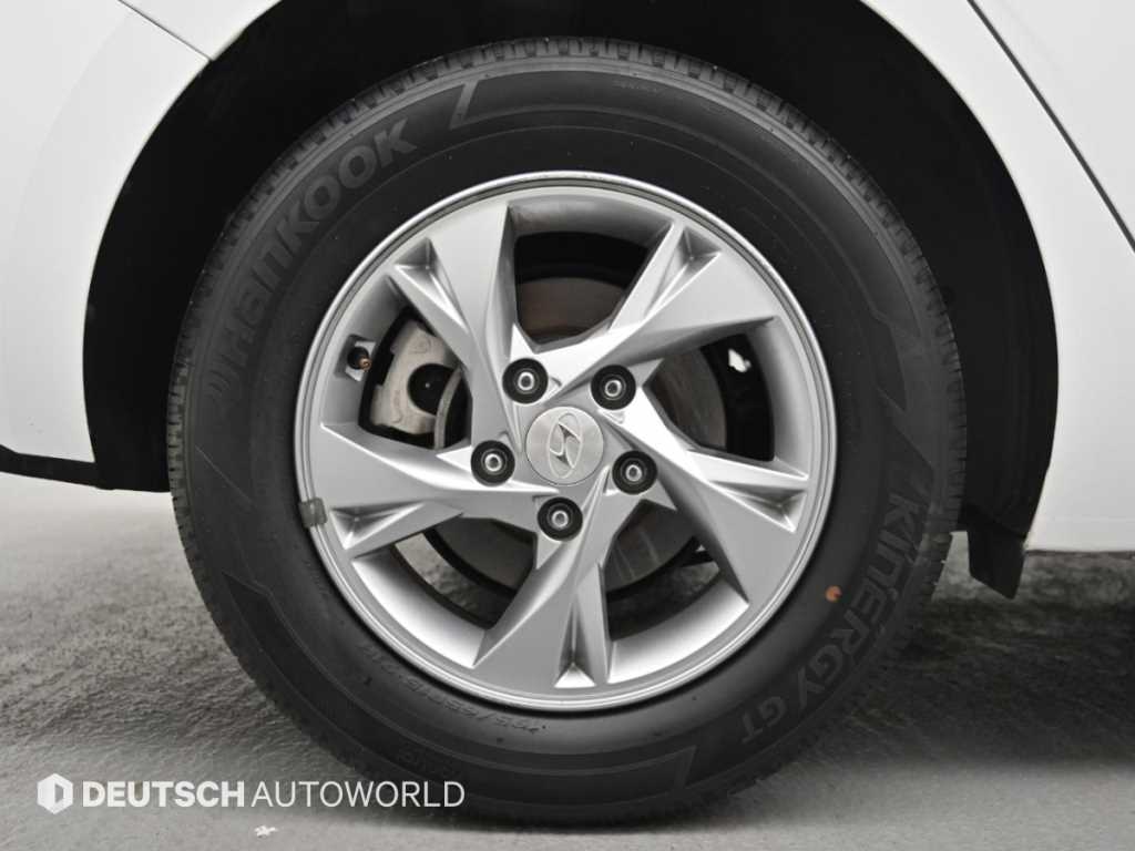 Hyundai Avante — photo 20
