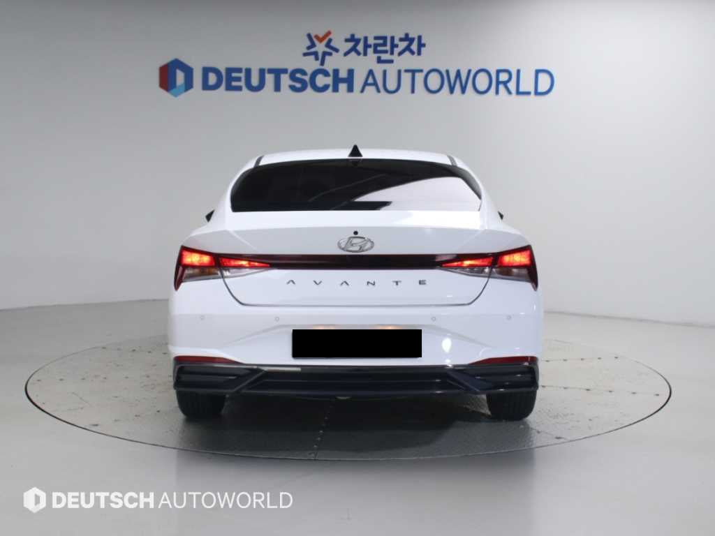 Hyundai Avante — photo 05